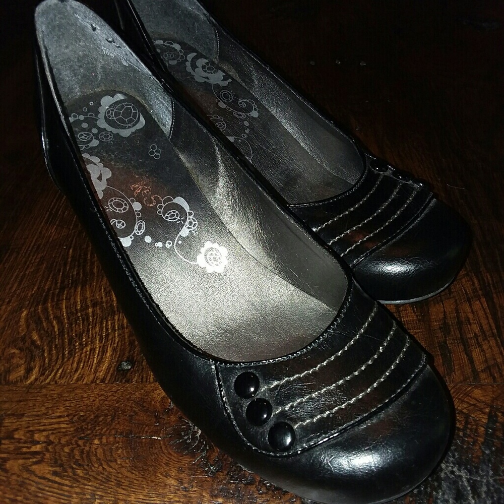 Low black heels